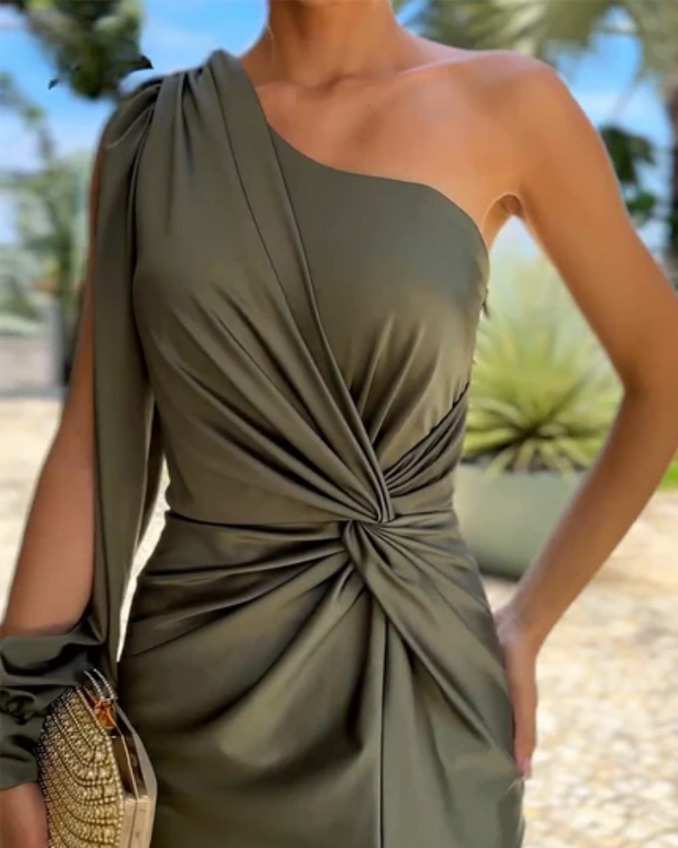 Clarisse – Rochie de Damă Drapată pe Un Umăr Elegantă Oliv