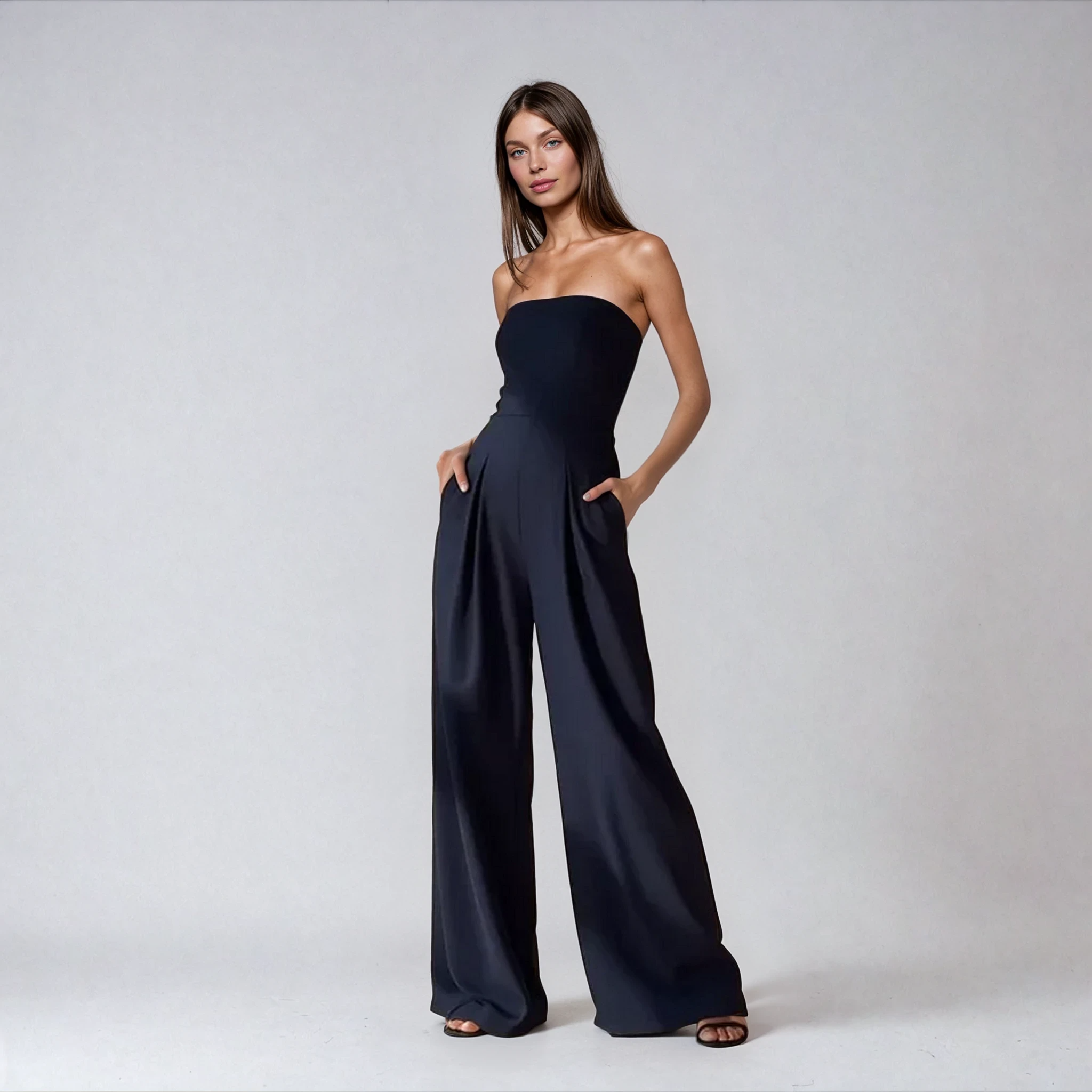 Renata – Salopetă de Damă Elegantă Fără Bretele, Croială Slim