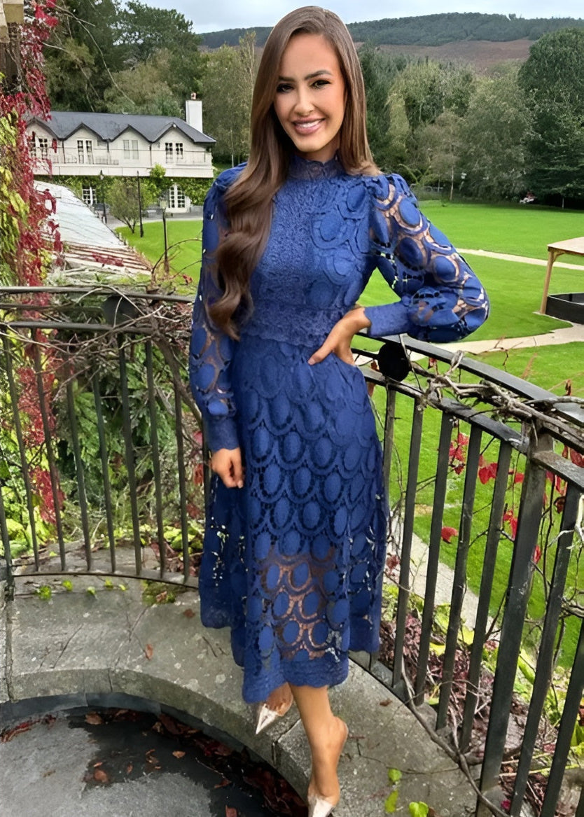 Pippa – Rochie de Damă Midi Elegantă cu Dantelă și Corset Ajustat