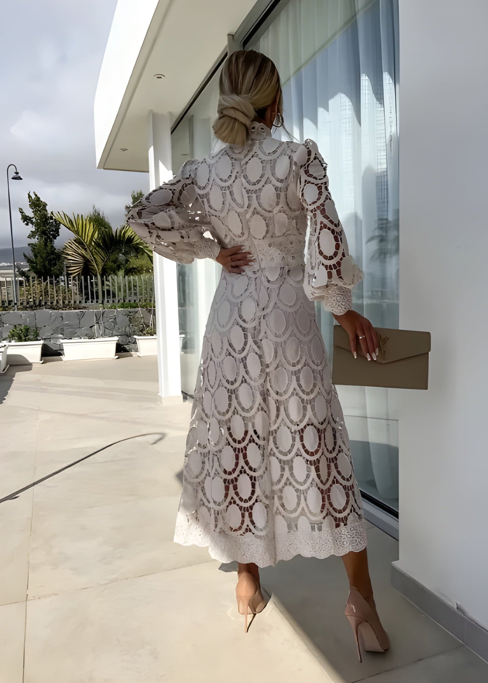 Pippa – Rochie de Damă Midi Elegantă cu Dantelă și Corset Ajustat
