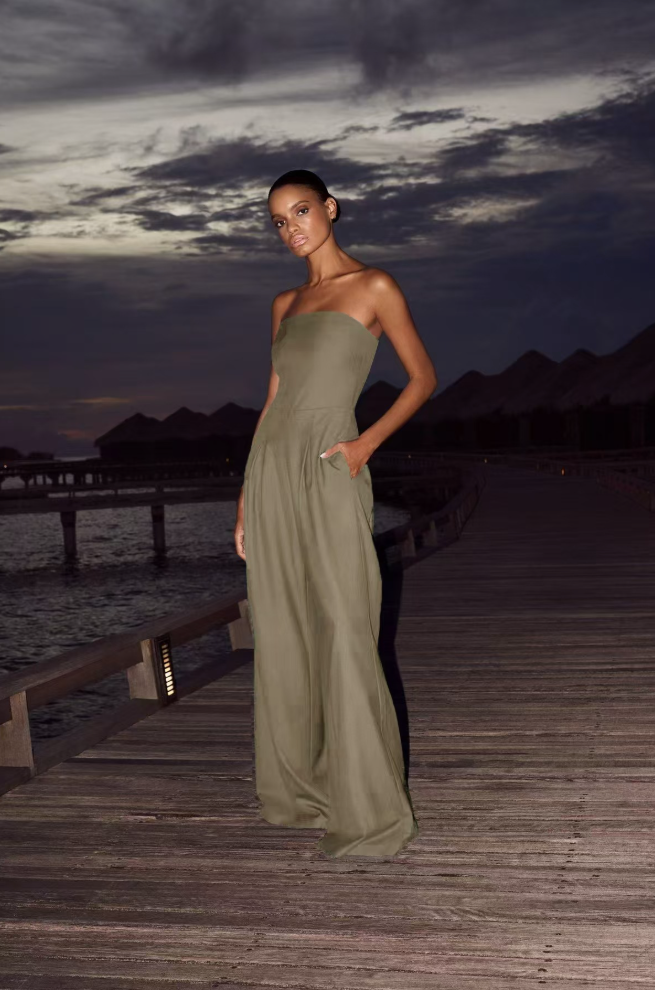 Renata – Salopetă de Damă Elegantă Fără Bretele, Croială Slim