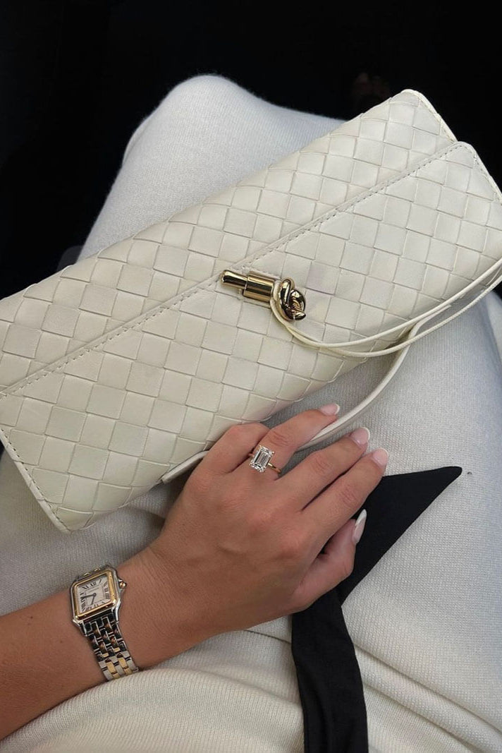 Clutch Melanie cu Detaliu Nod de Aur