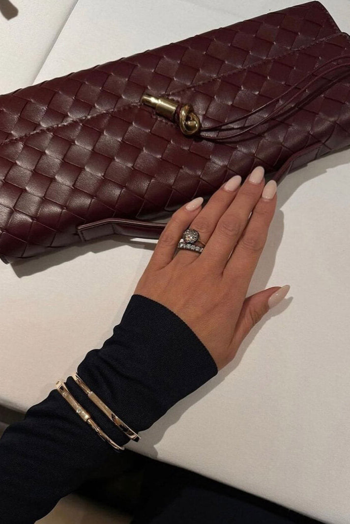 Clutch Melanie cu Detaliu Nod de Aur