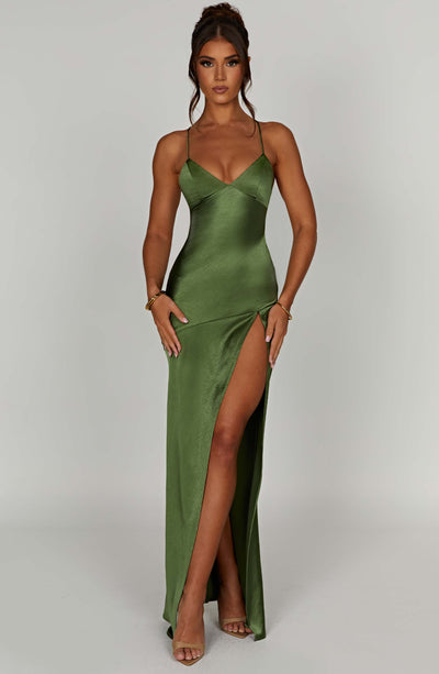 Amara – Rochie de Damă Maxi Satin Elegantă cu Fisură