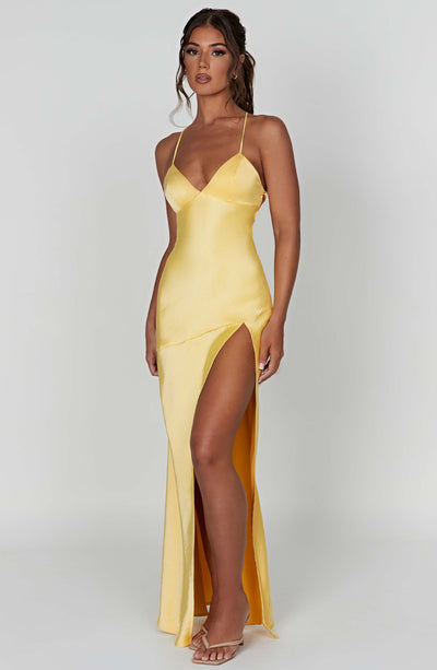 Amara – Rochie de Damă Maxi Satin Elegantă cu Fisură