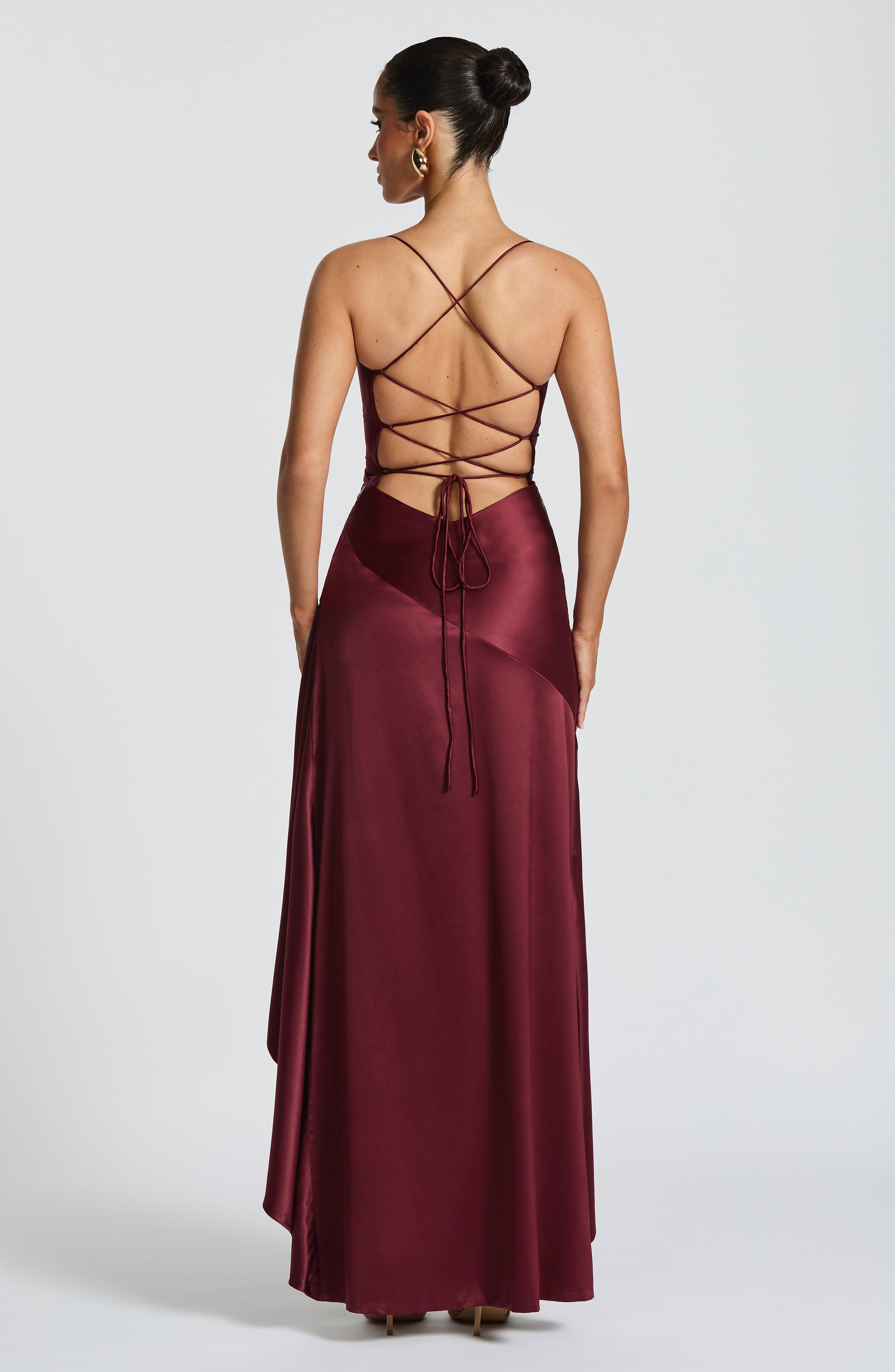 Seraphine – Rochie Maxi Damă Elegantă cu Tiv High-Low și Fanta