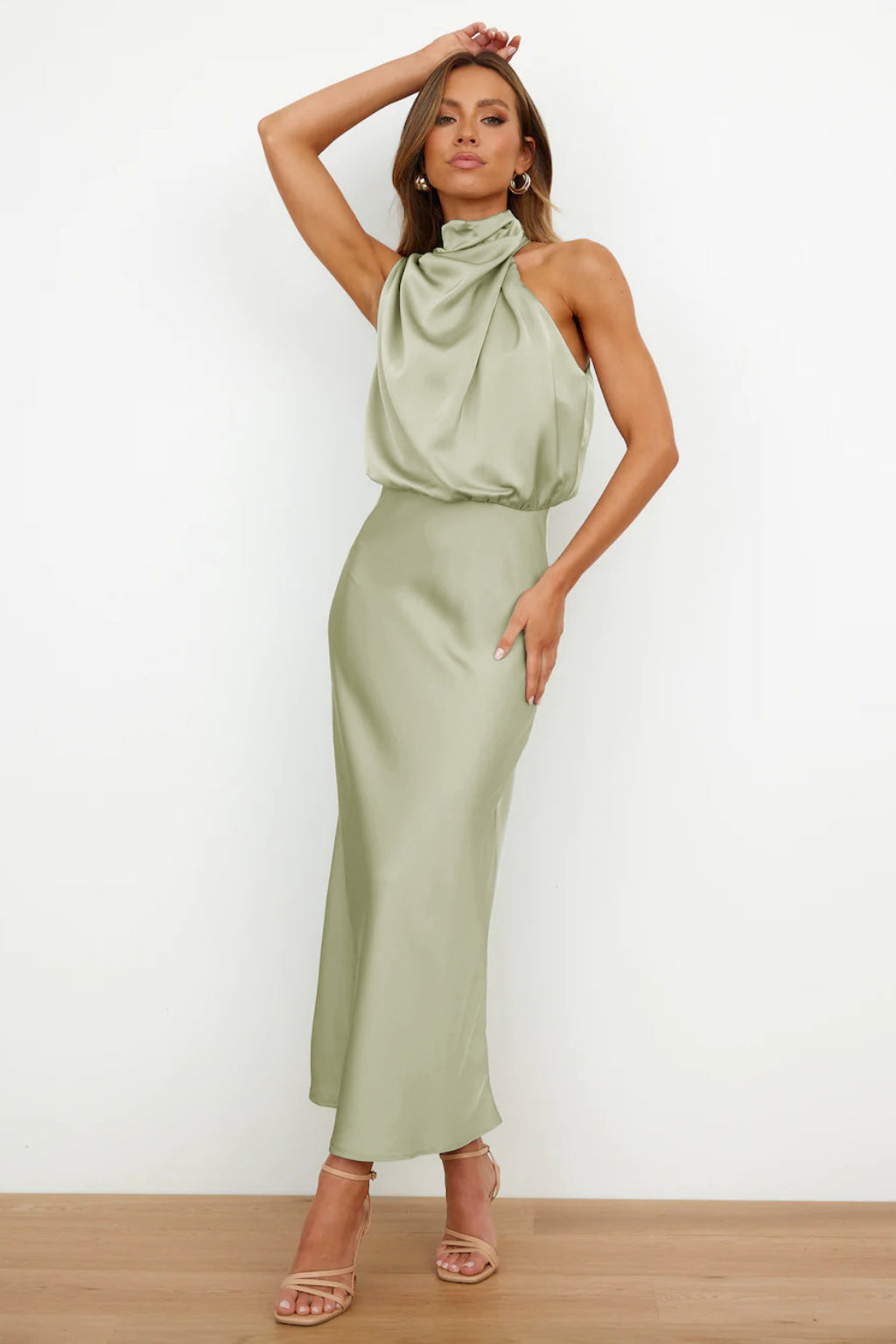 Helena – Rochie Lungă Satin Elegantă cu Decolteu la Gât, Culori Variate