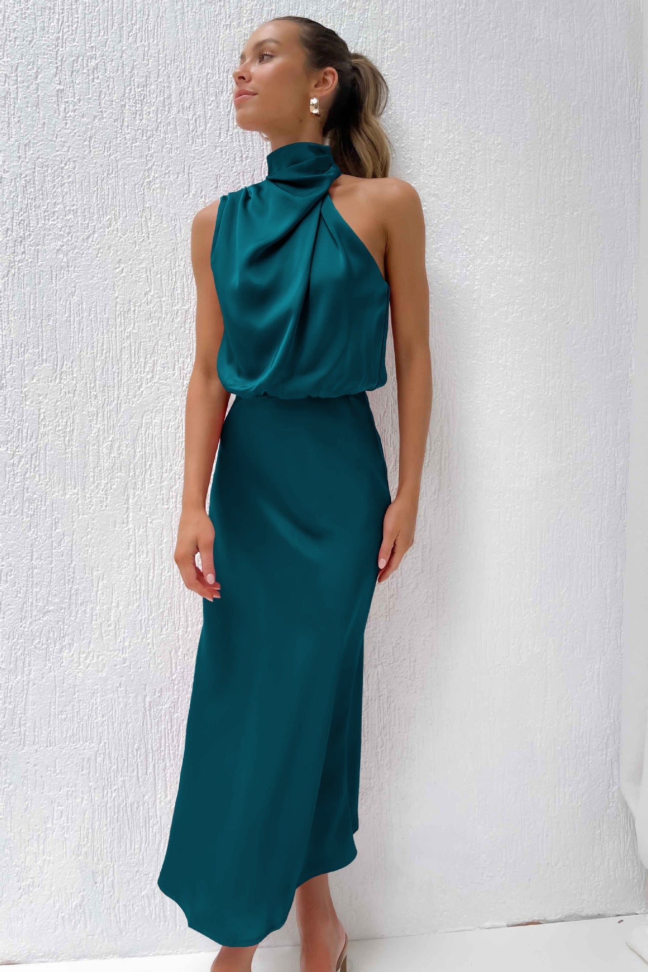 Carlina | Rochie lungă din satin cu decolteu halter
