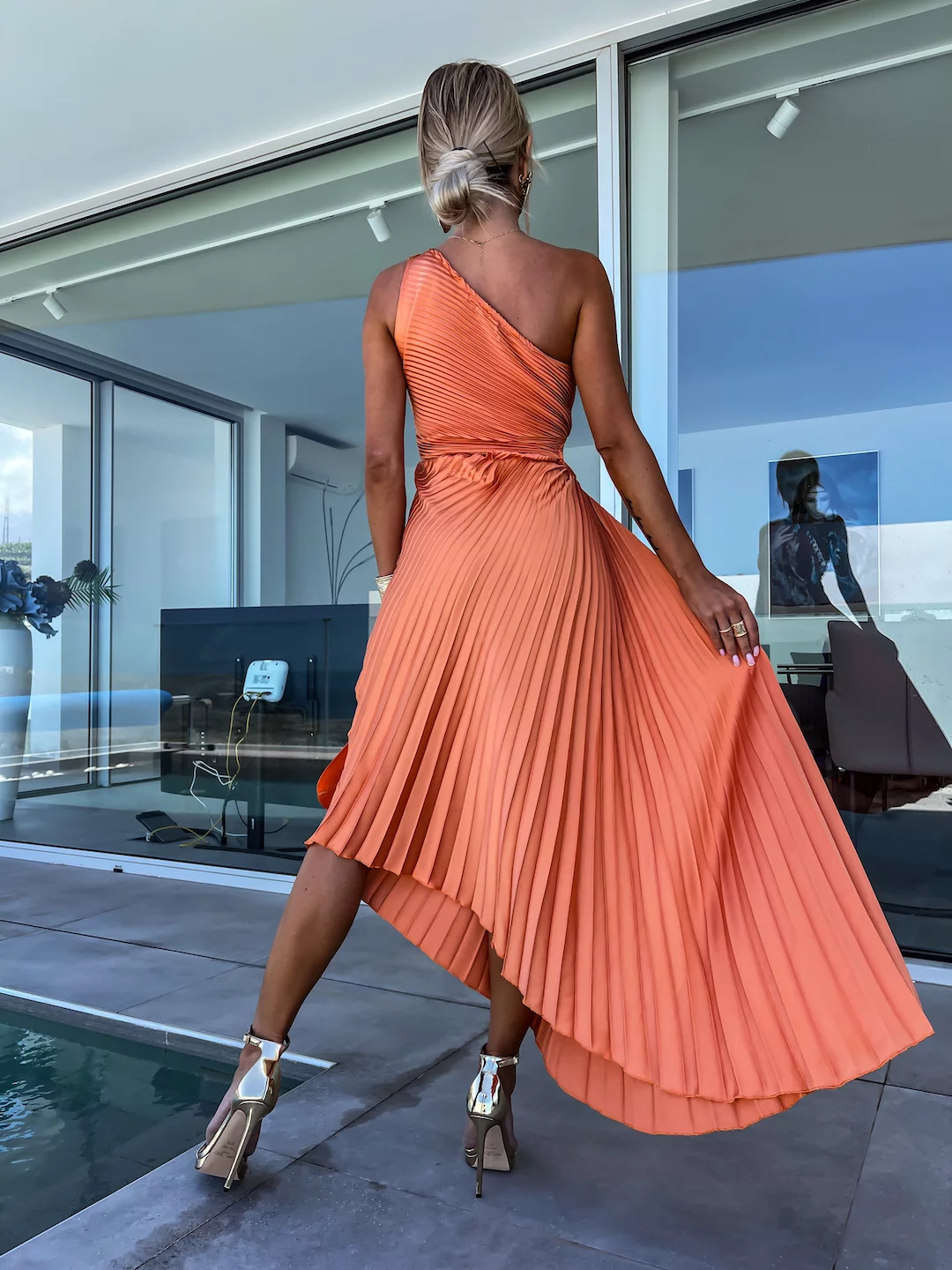 Celeste – Rochie Maxi de Damă Elegantă cu Un Umăr și Pliseuri