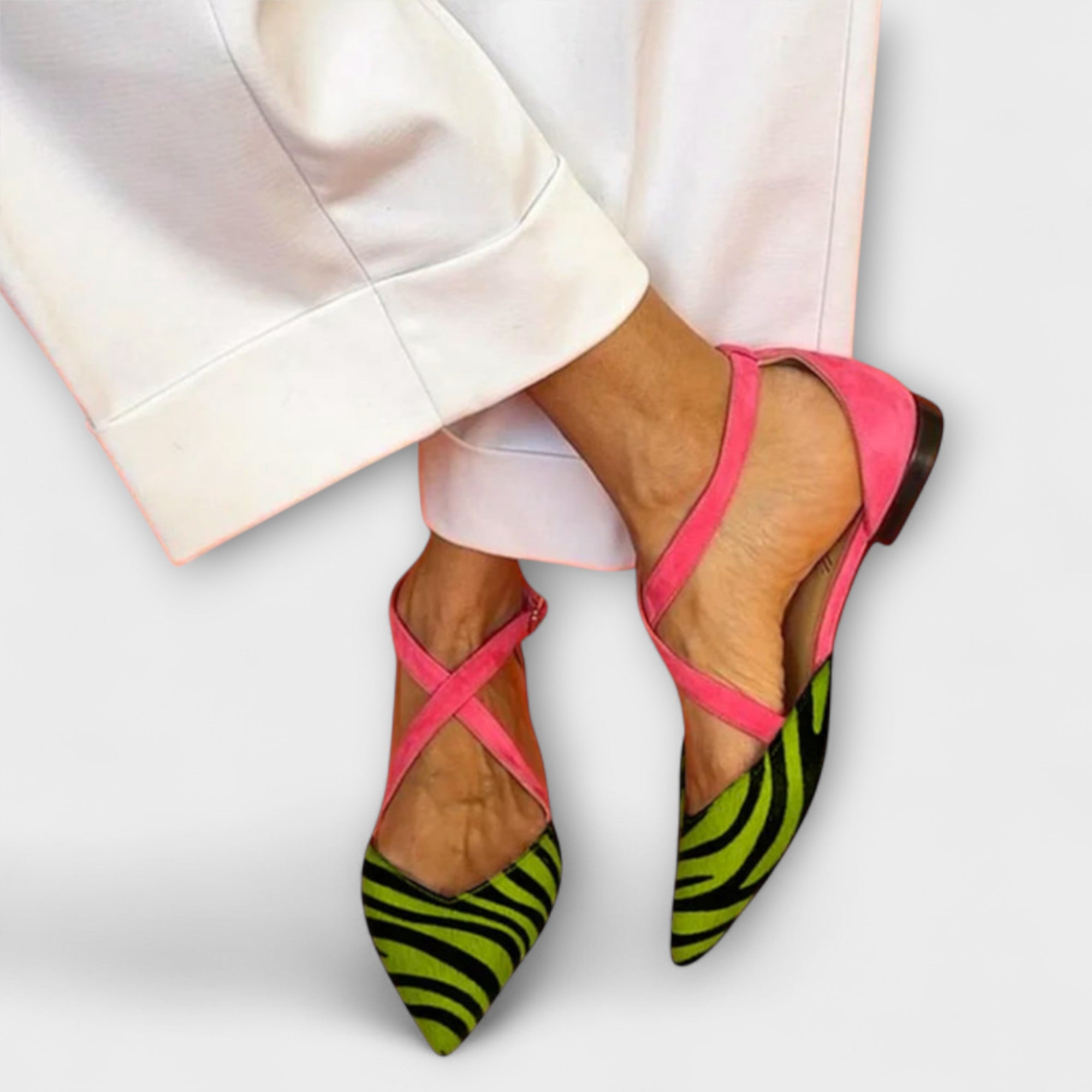 Fenna – Mocasini Clasici din Piele cu Imprimeu Zebra și Accente Fuchsia