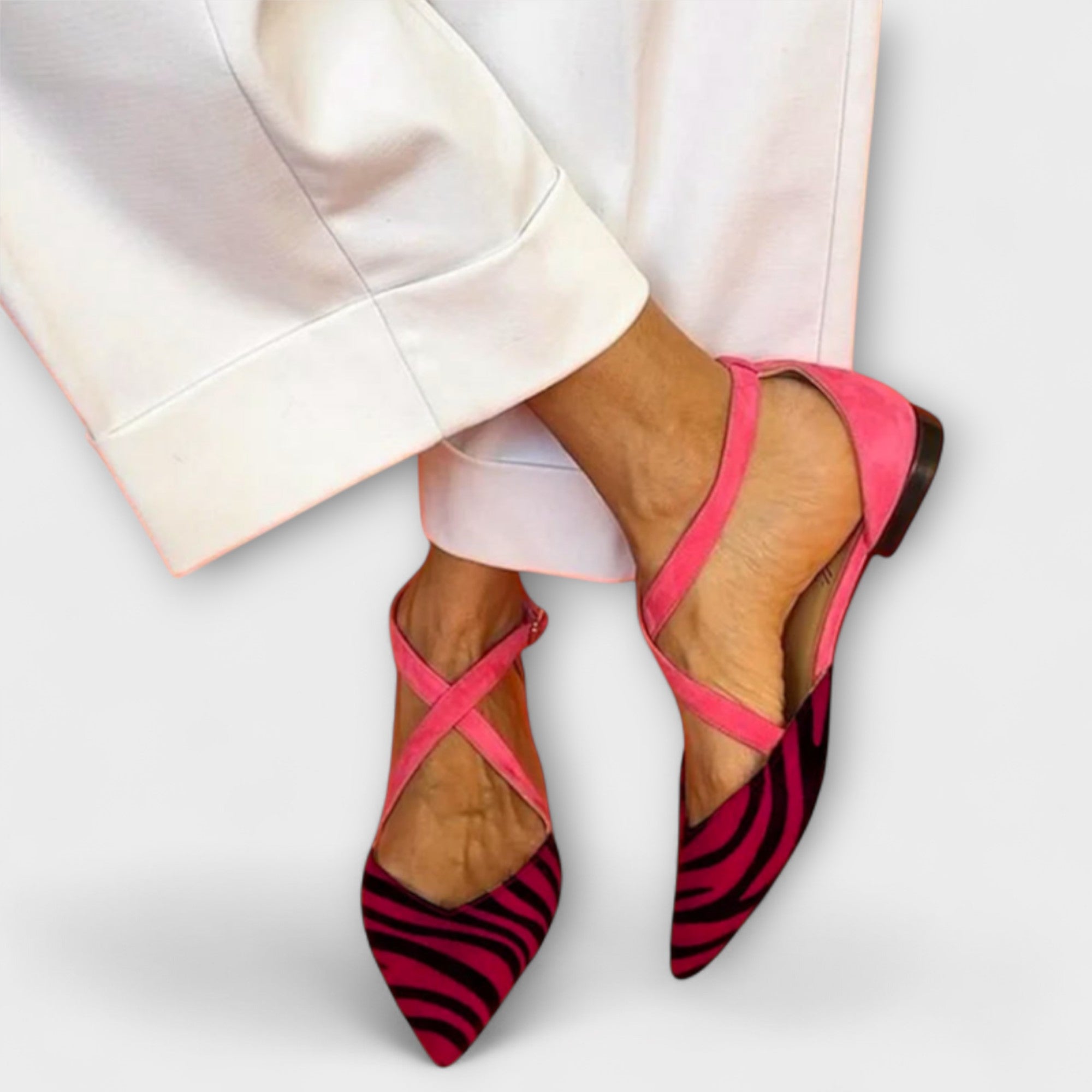Fenna – Mocasini Clasici din Piele cu Imprimeu Zebra și Accente Fuchsia