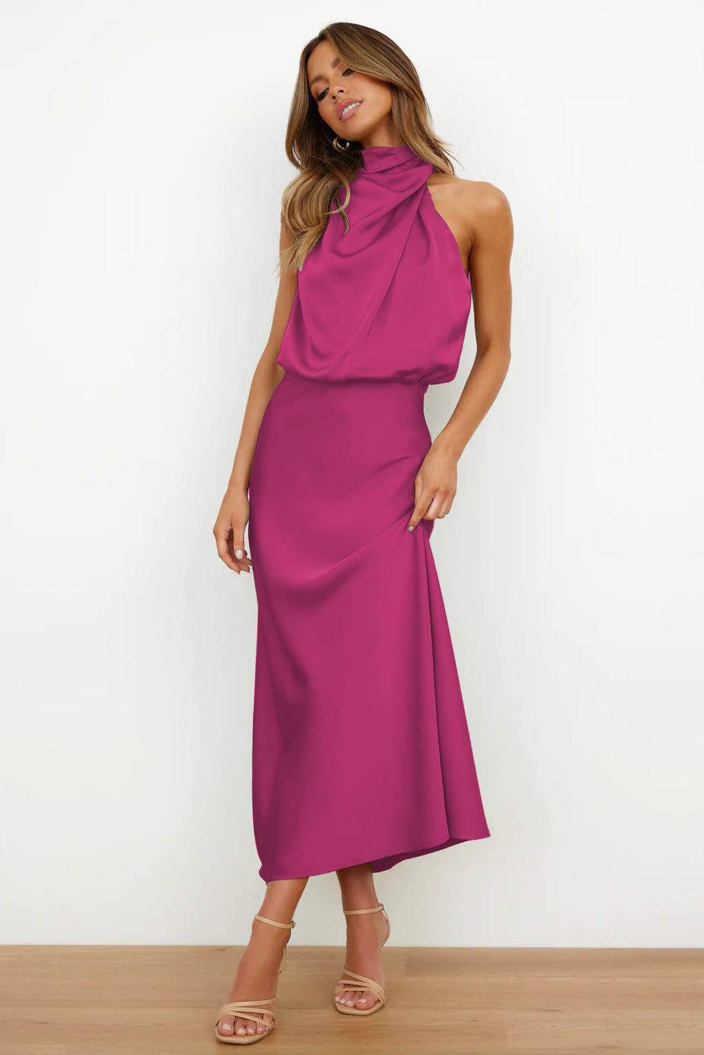 Carlina | Rochie lungă din satin cu decolteu halter