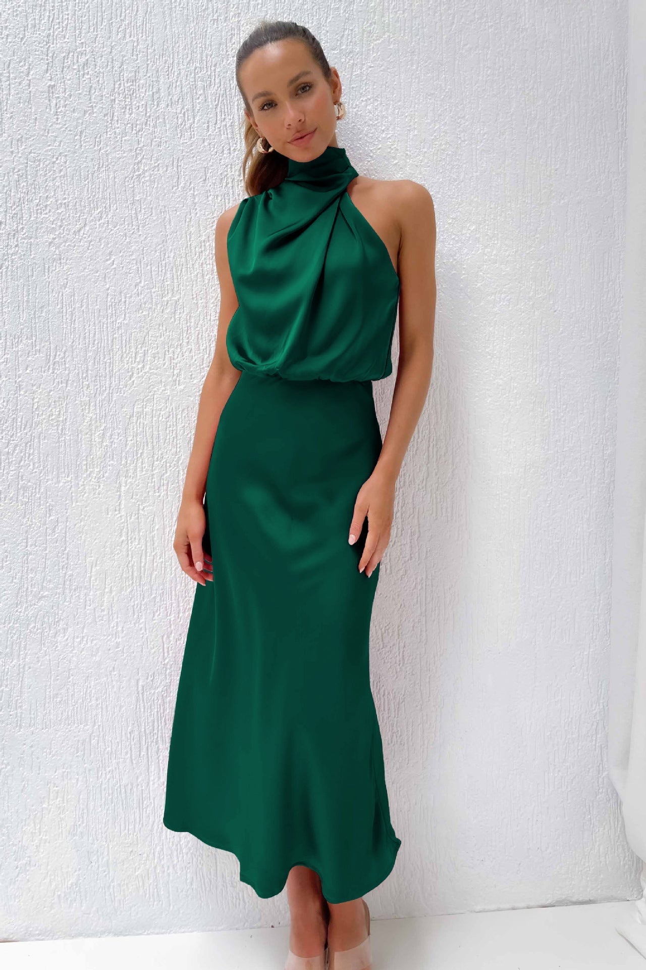 Helena – Rochie Lungă Satin Elegantă cu Decolteu la Gât, Culori Variate