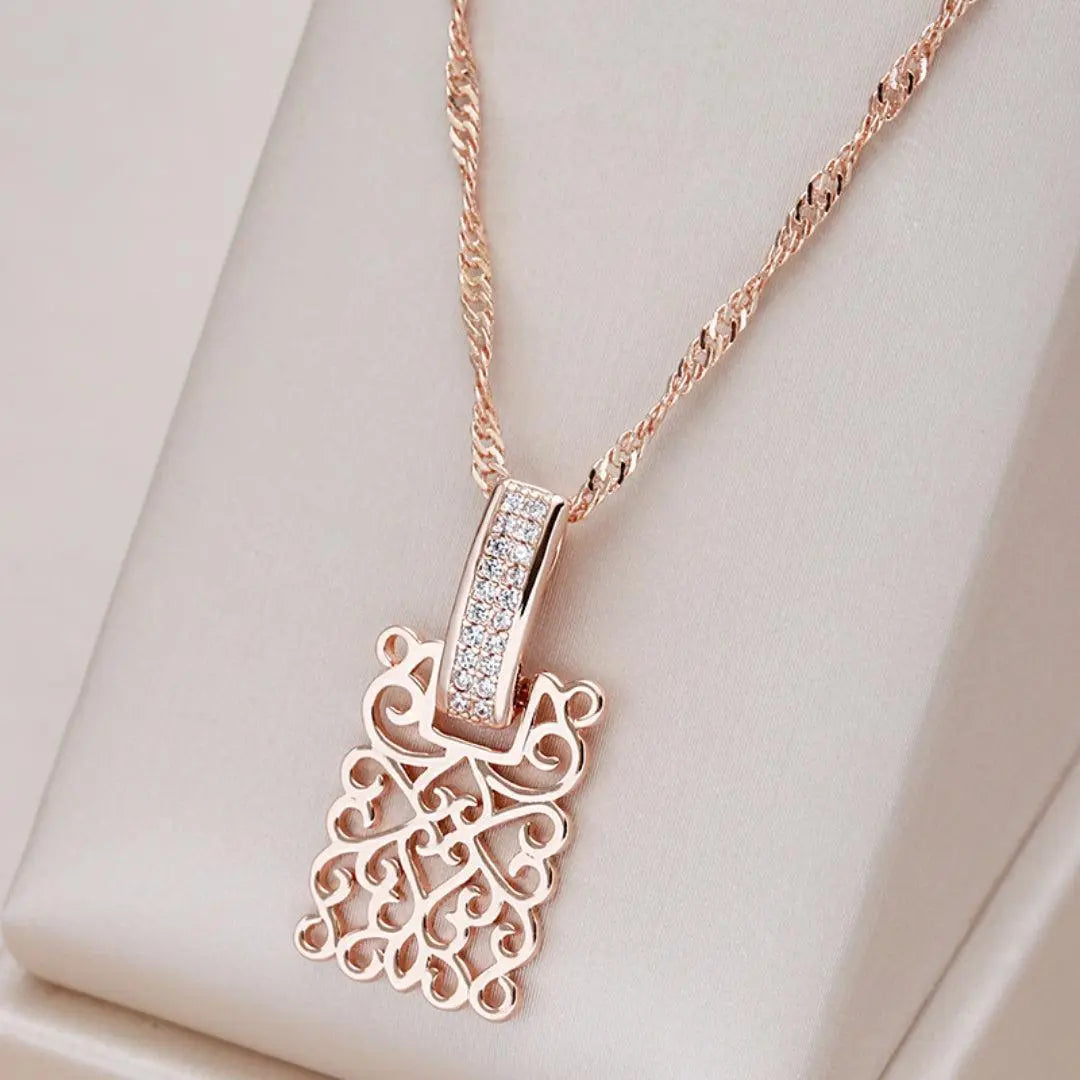 Colier Elegant cu Mandala Aurie