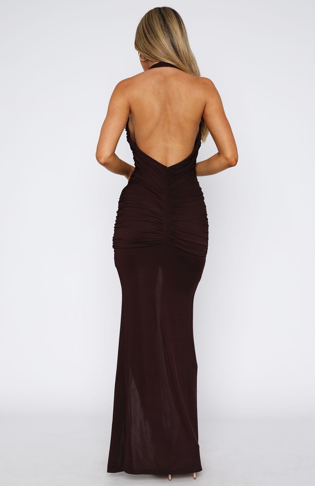 Freya – Rochie de Damă Maxi Elegantă cu Decolteu și Fustă Plisată