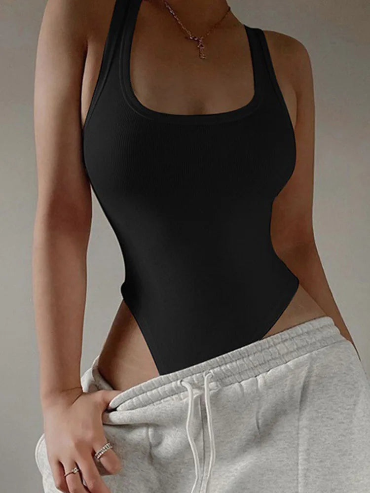 Body Tricotat cu Guler Halter – Fără Mâneci, Decupat pe Umeri, Croială Mulată