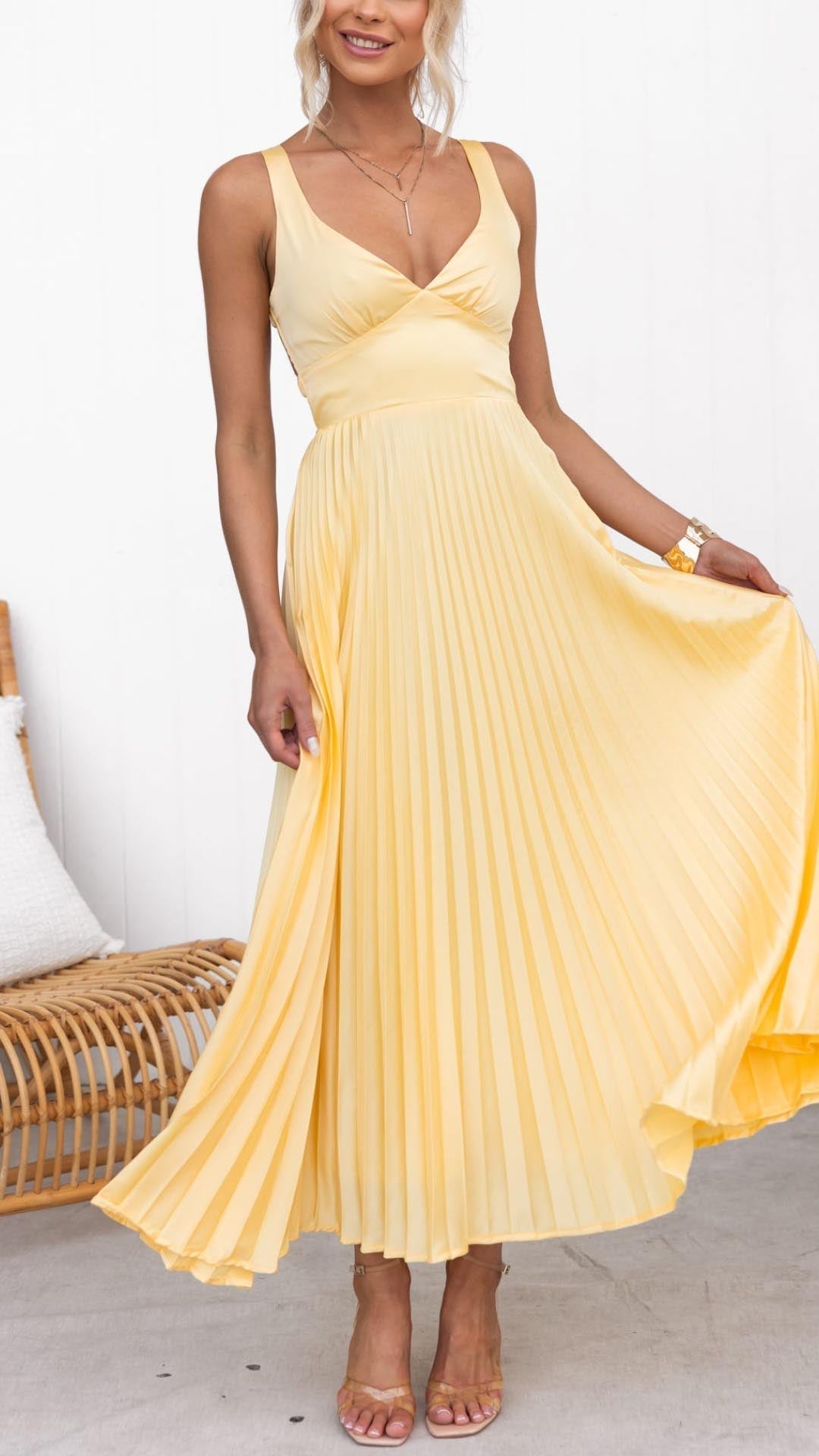 Alva™ | Rochie midi plisată cu decolteu în V" can be rewritten as:

"Alva™ | Rochie midi plisată cu decolteu în formă de V