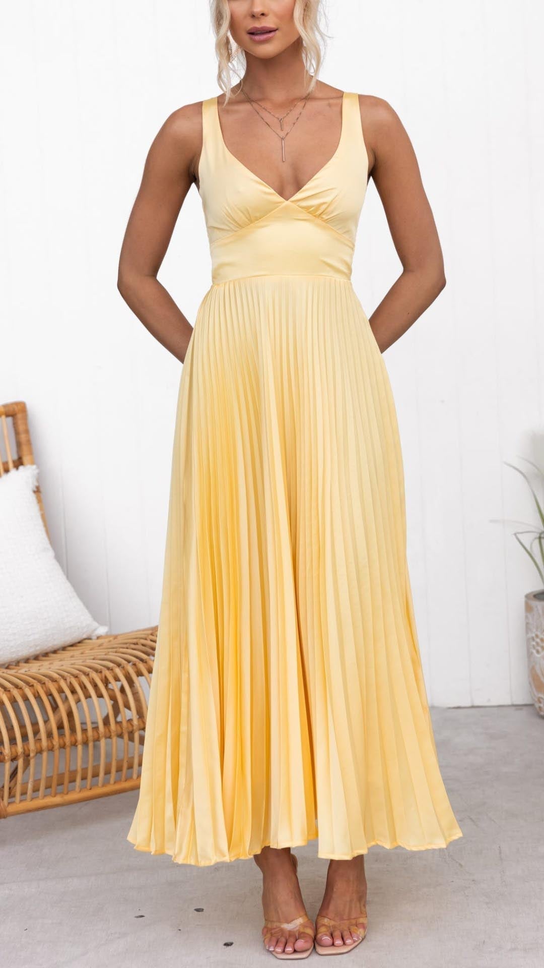 Alva™ | Rochie midi plisată cu decolteu în V" can be rewritten as:

"Alva™ | Rochie midi plisată cu decolteu în formă de V