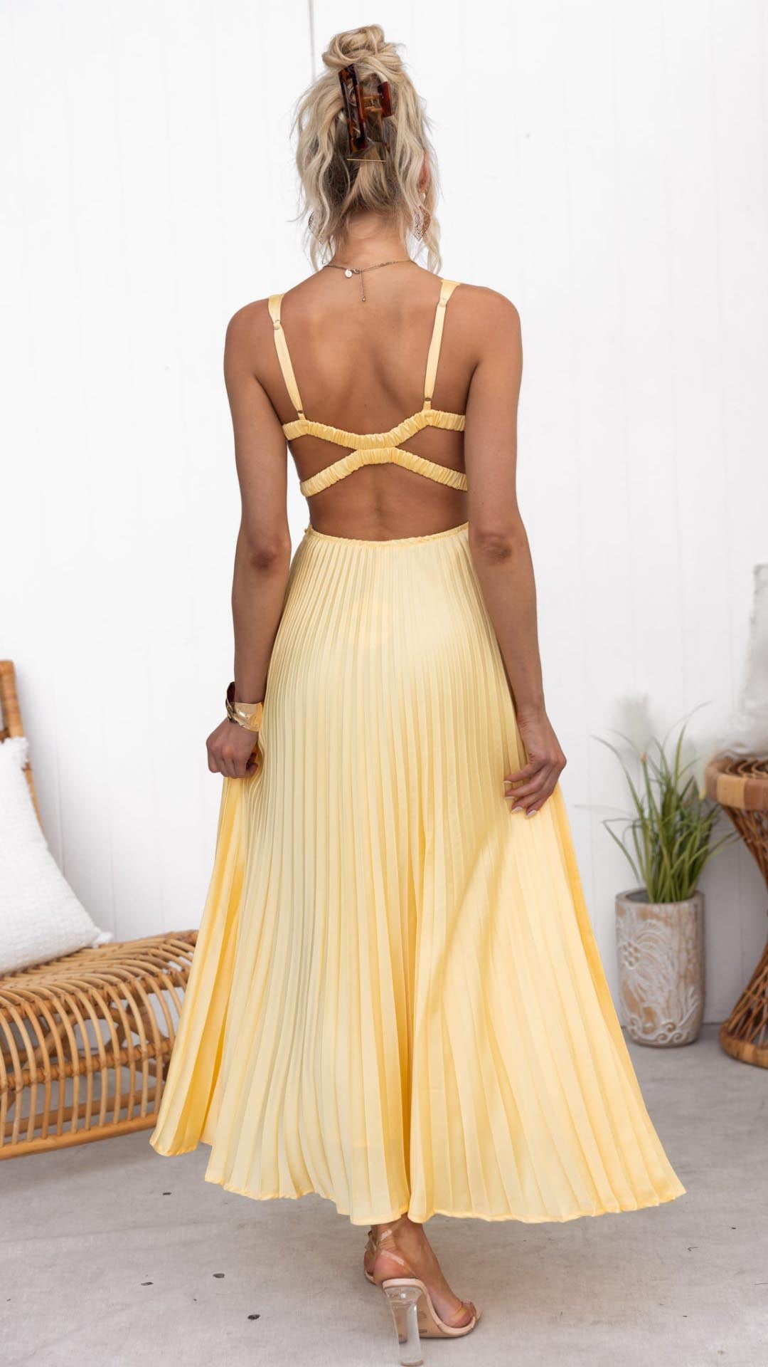 Alva™ | Rochie midi plisată cu decolteu în V" can be rewritten as:

"Alva™ | Rochie midi plisată cu decolteu în formă de V