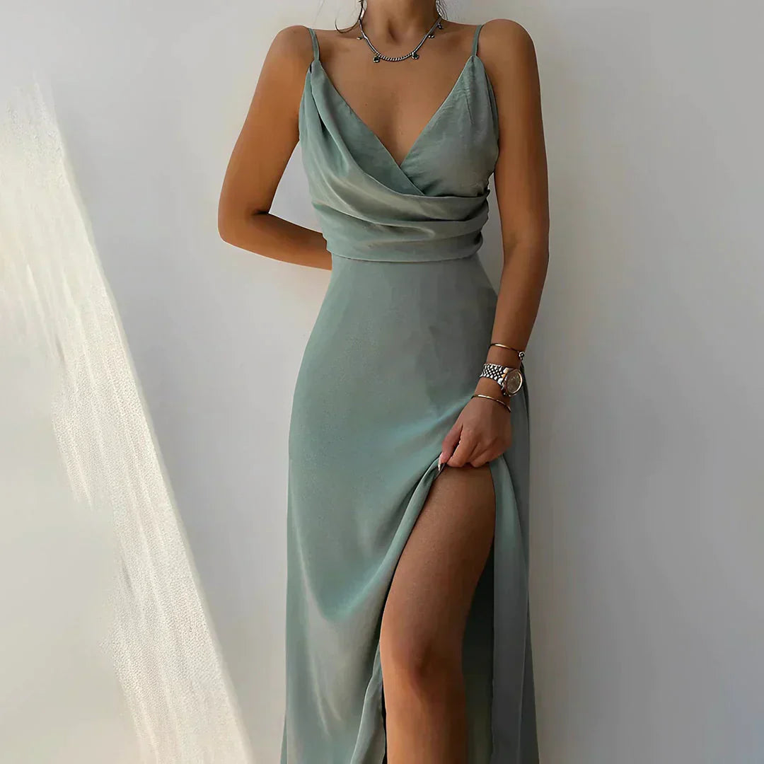 Mila – Rochie Satinată Elegantă cu Decolteu în Formă de Apă și Fante