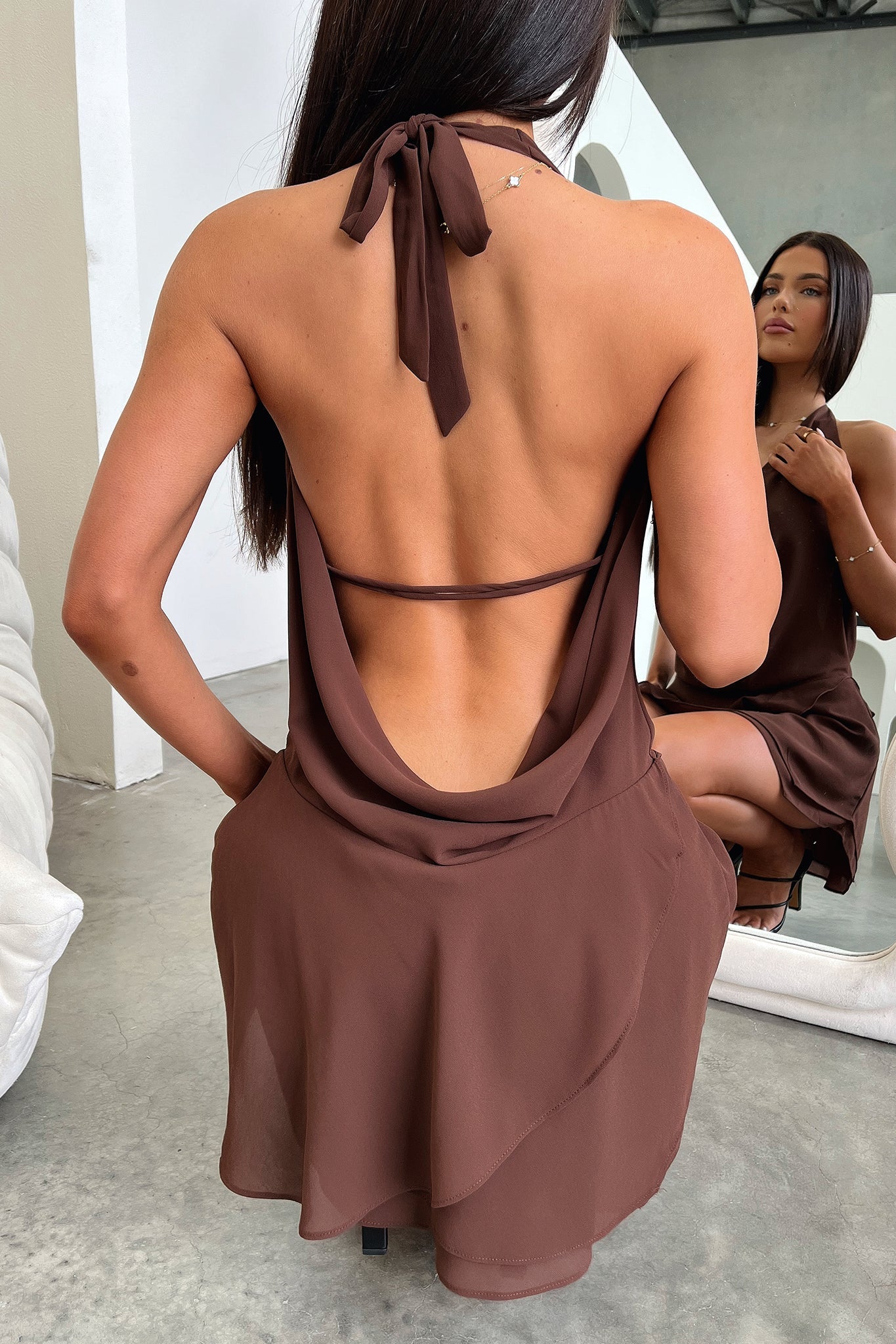 Lyla – Rochie Mini de Damă cu Decolteu Adânc și Croială Lejeră