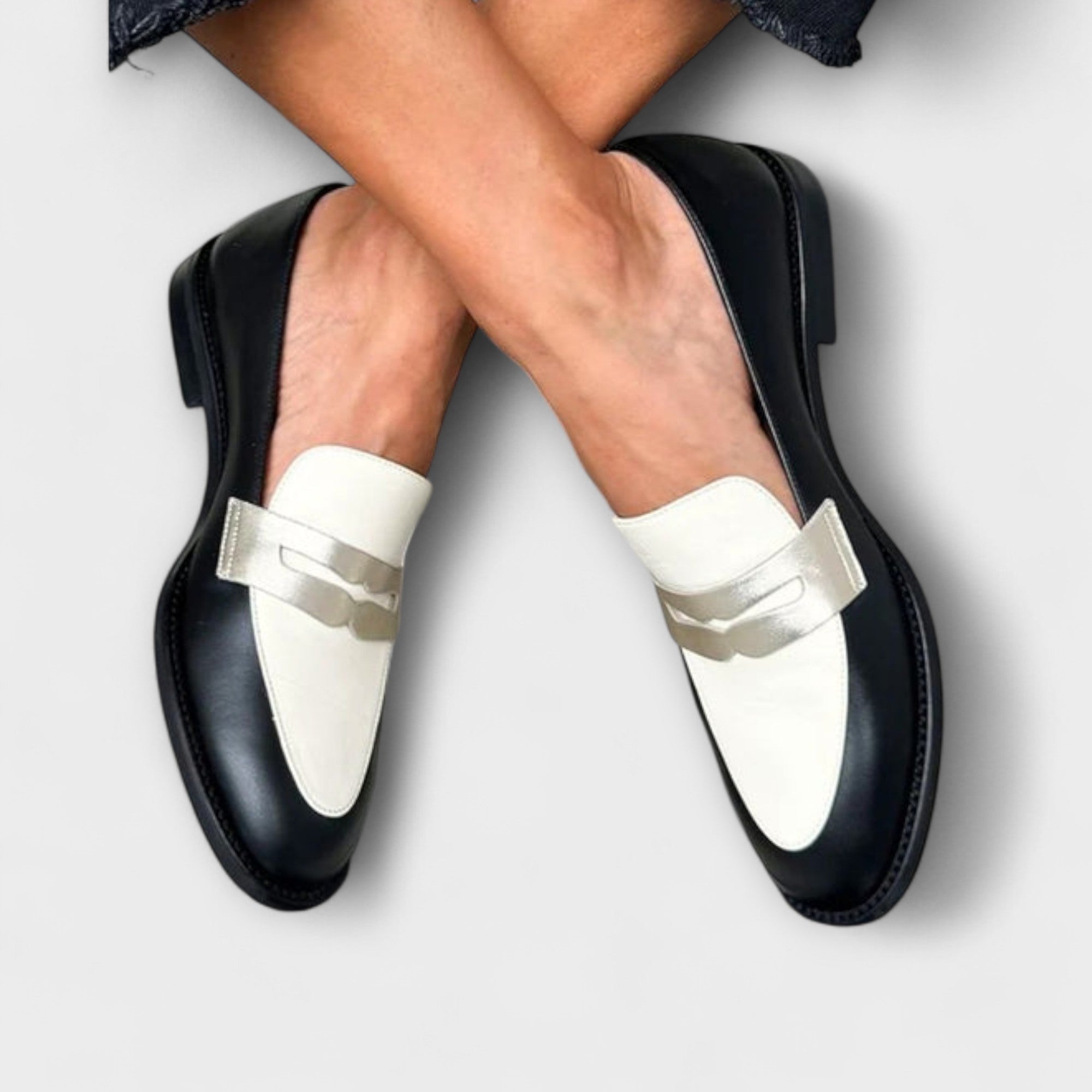 Xara – Mocasini de Damă Eleganți Negri cu Detalii Metalice