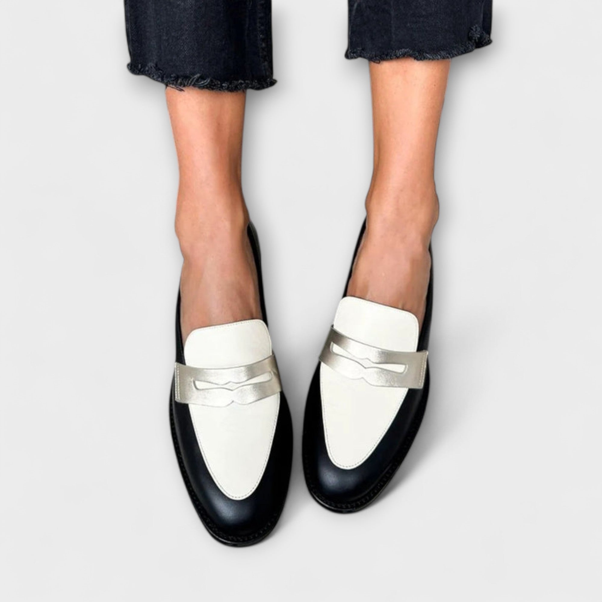 Xara – Mocasini de Damă Eleganți Negri cu Detalii Metalice