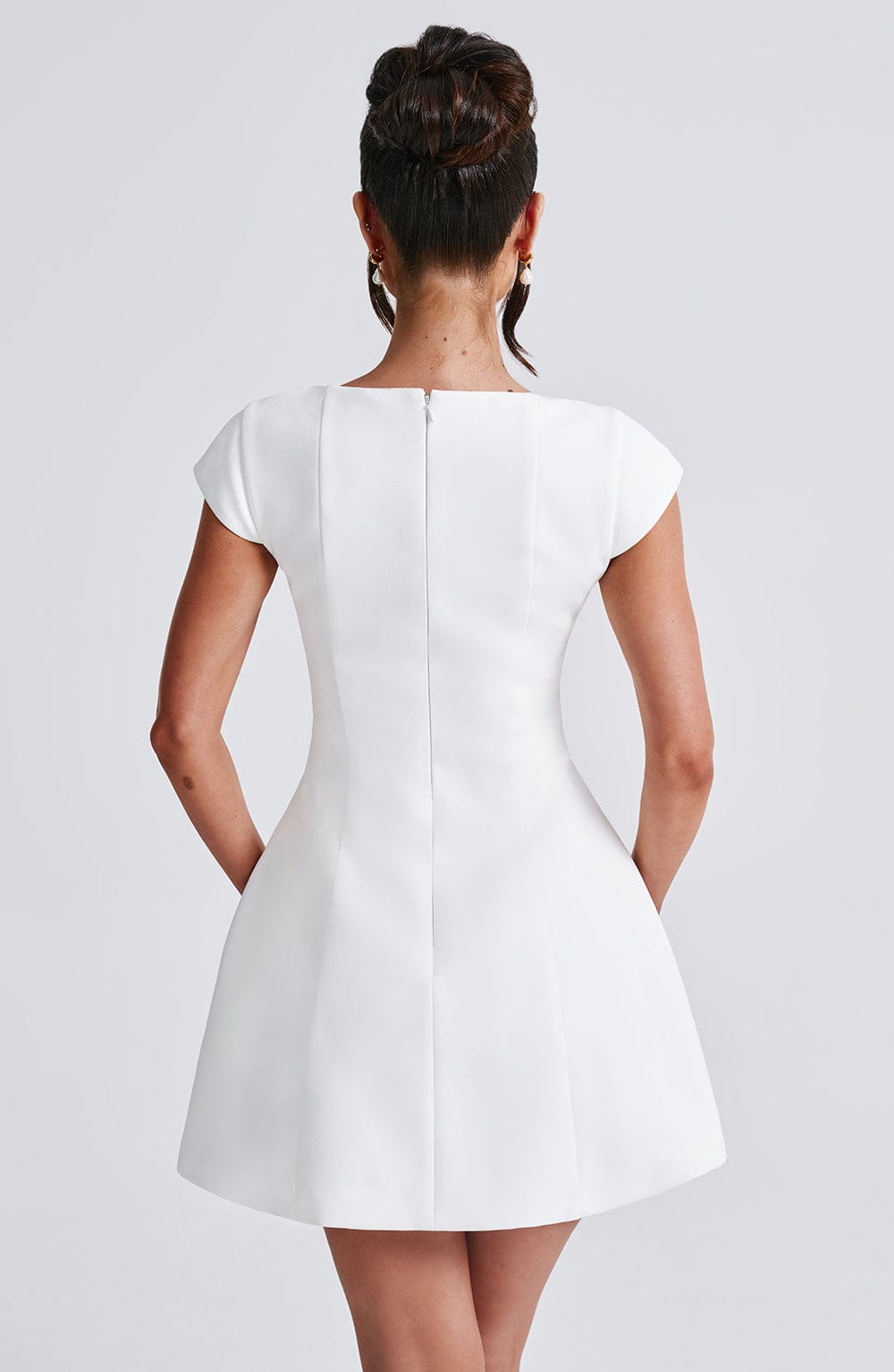 Avenel – Rochie Mini Elegantă de Damă cu Decolteu Pătrat