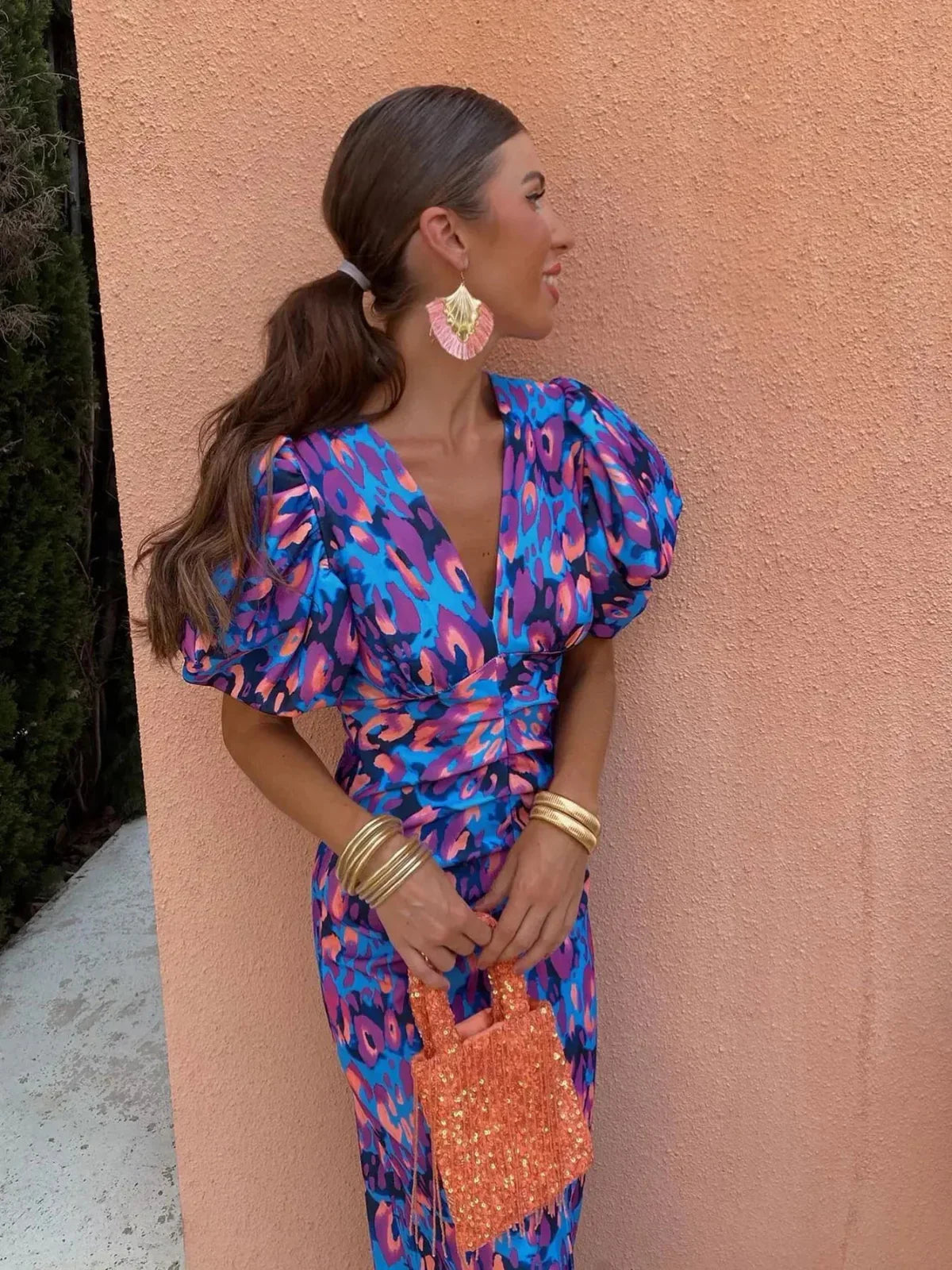 Lily – Rochie Midi Multicoloră cu Pliuri și Mâneci Bufante pentru Vară