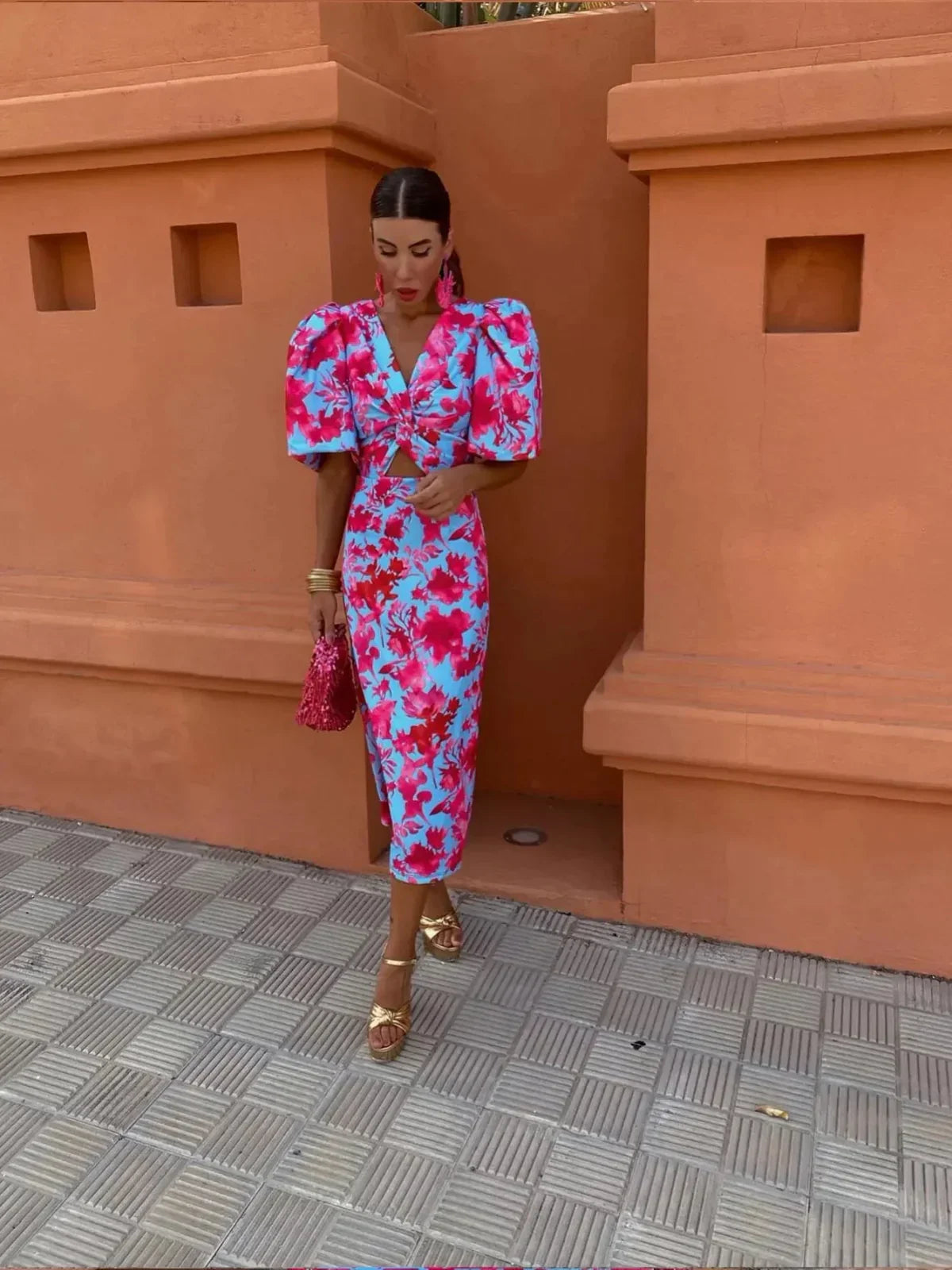 Lily – Rochie Midi Multicoloră cu Pliuri și Mâneci Bufante pentru Vară